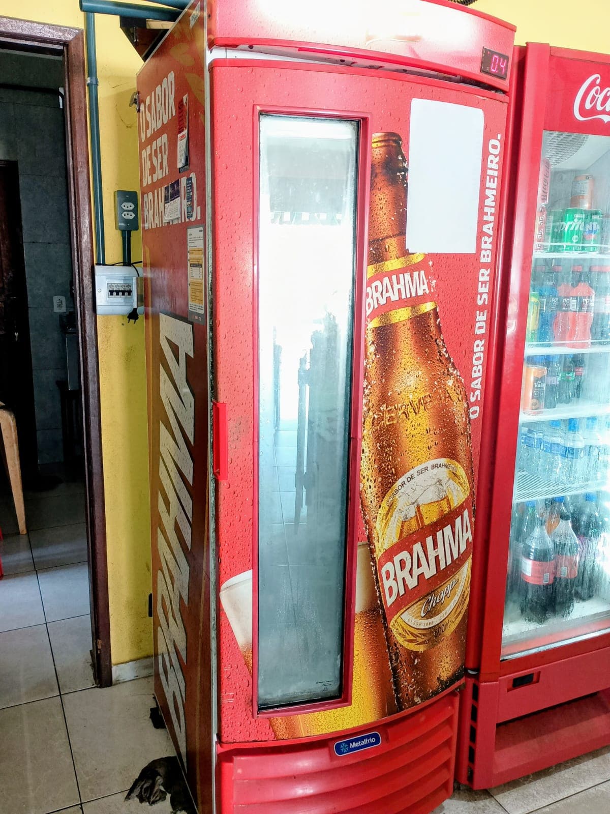 Vendo Freezer personalizado 'Brahma' funcionando perfeitamente em bom estado.