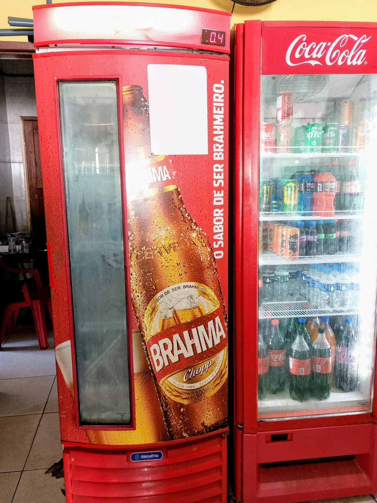 Vendo Freezer personalizado 'Brahma' funcionando perfeitamente em bom estado.