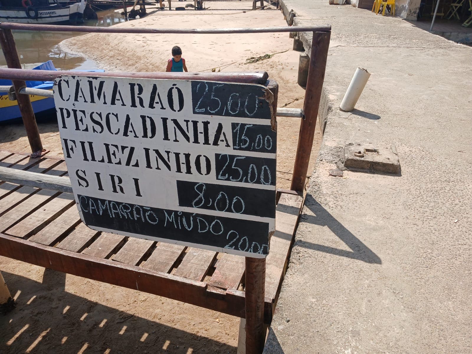 Alguém tem p contato de quem venda a placa tá no cais próximo dos barcos