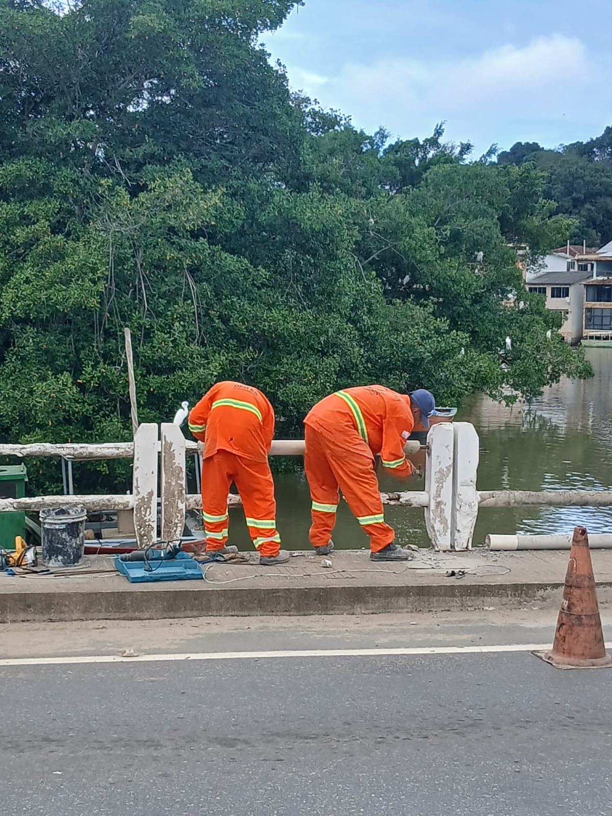 Estão dando uma melhorada na ponte